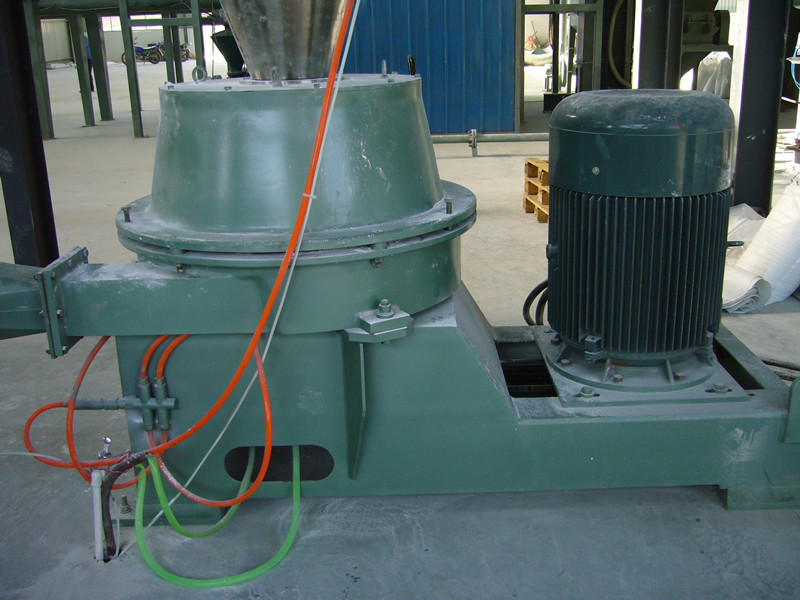 广东某公司沉淀法白炭黑旋风磨改性机